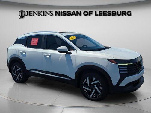 Aspen White Tri 2025 Nissan Kicks SV