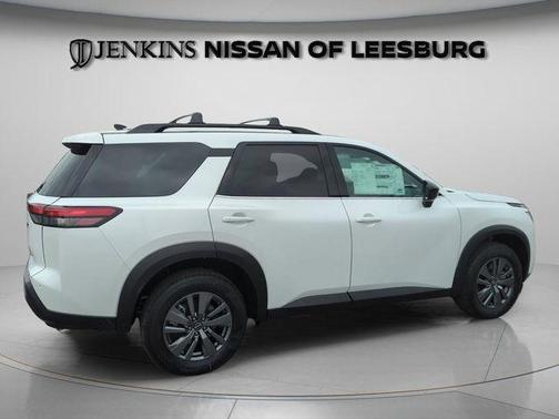 Everest White P 2026 Nissan Pathfinder SV