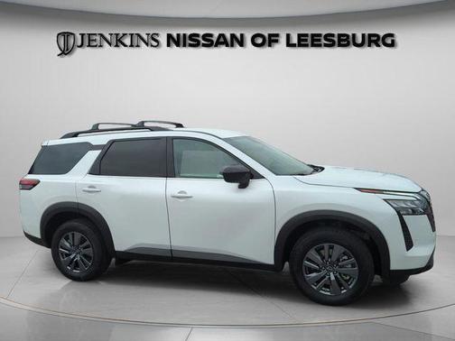 Everest White P 2026 Nissan Pathfinder SV