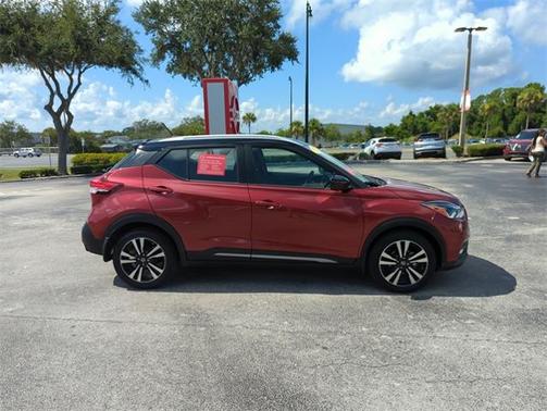 2020 Nissan Kicks SR