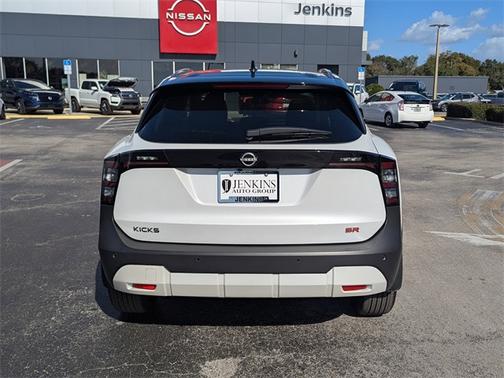 2025 Nissan Kicks SR