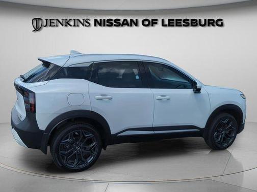 Aspen White Tri 2025 Nissan Kicks SR