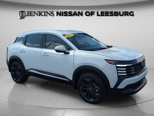 Aspen White Tri 2025 Nissan Kicks SR