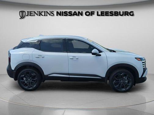 Aspen White Tri 2025 Nissan Kicks SR