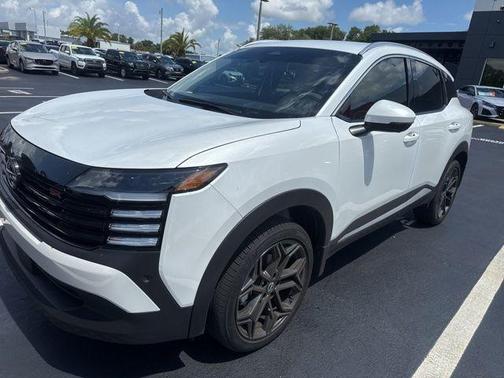 Aspen White Tri 2025 Nissan Kicks SR