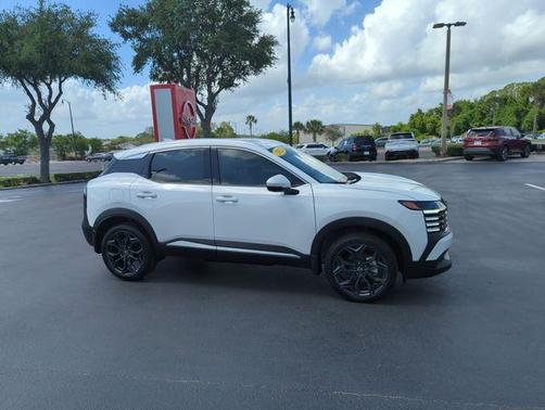 Aspen White Tri 2025 Nissan Kicks SR