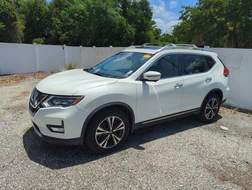 White 2017 Nissan Rogue SL