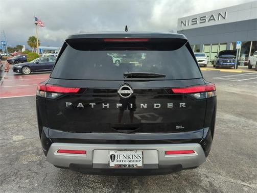 2025 Nissan Pathfinder SL