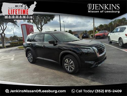 2025 Nissan Pathfinder SL