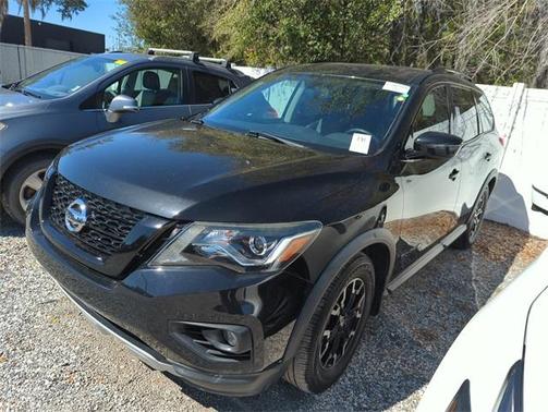 2020 Nissan Pathfinder SV