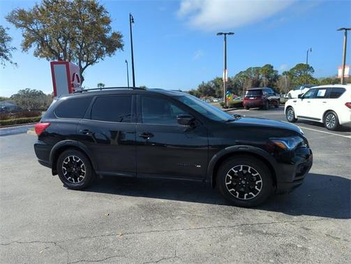 2020 Nissan Pathfinder SV