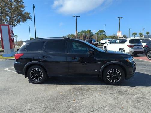 2020 Nissan Pathfinder SV