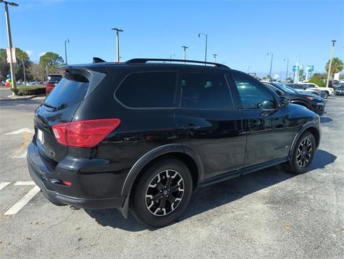 2020 Nissan Pathfinder SV