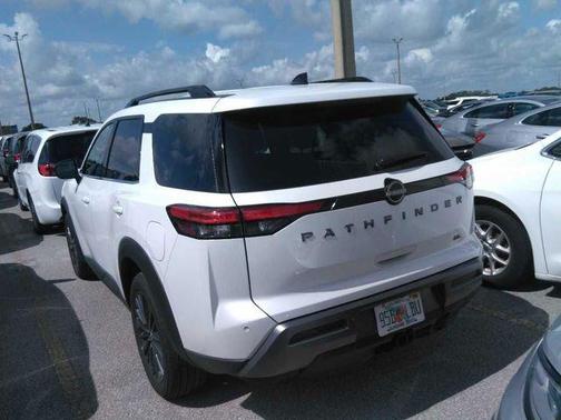 White Pearl 2026 Nissan Pathfinder SL