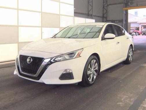 Glacier White 2020 Nissan Altima 2.5 S