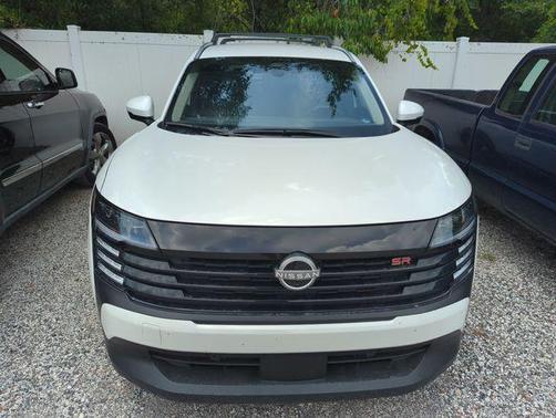 Aspen White Tri 2025 Nissan Kicks SR