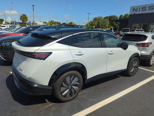 2t Wht Blk Roof 2025 Nissan ARIYA EVOLVE+