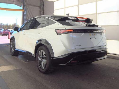2t Wht Blk Roof 2025 Nissan ARIYA EVOLVE+
