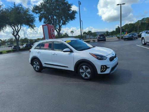 Snow White Pearl 2020 Kia Niro LX