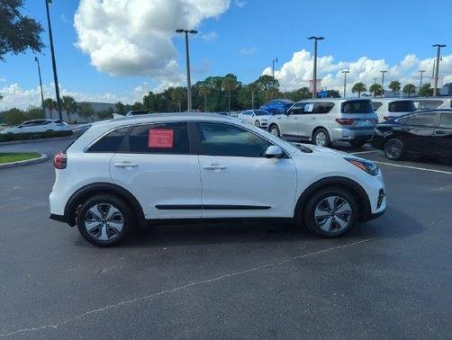 Snow White Pearl 2020 Kia Niro LX