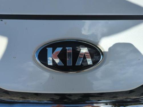 Snow White Pearl 2020 Kia Niro LX