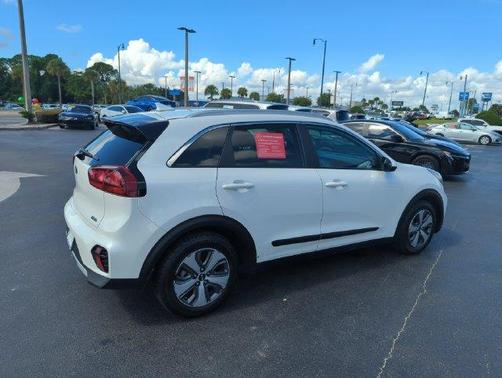 Snow White Pearl 2020 Kia Niro LX
