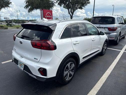 Snow White Pearl 2020 Kia Niro LX