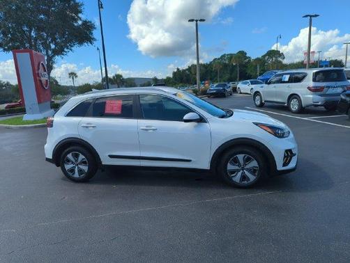 Snow White Pearl 2020 Kia Niro LX