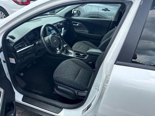 Snow White Pearl 2020 Kia Niro LX