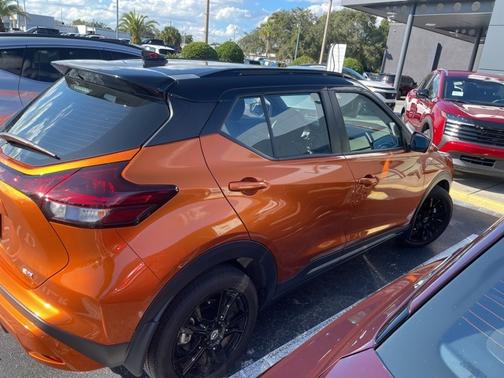 2023 Nissan Kicks SR