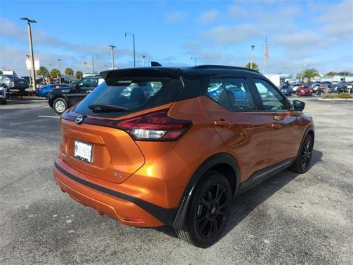 2023 Nissan Kicks SR