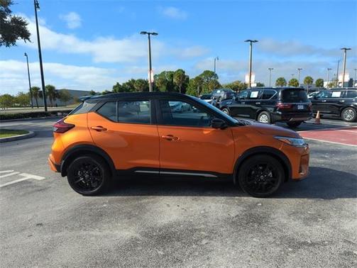 2023 Nissan Kicks SR
