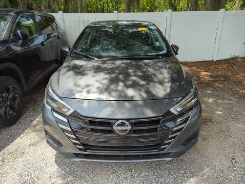 Gun Metallic 2025 Nissan Versa 1.6 SV