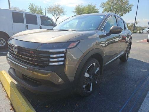 Canyon Bronze M 2025 Nissan Kicks SR