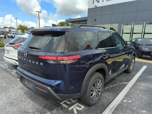 2025 Nissan Pathfinder SV