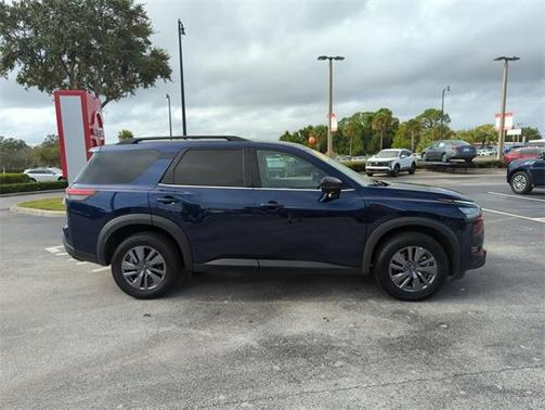 2025 Nissan Pathfinder SV