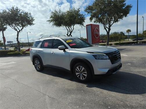 2023 Nissan Pathfinder SL