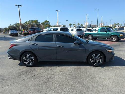 2025 Hyundai ELANTRA Limited