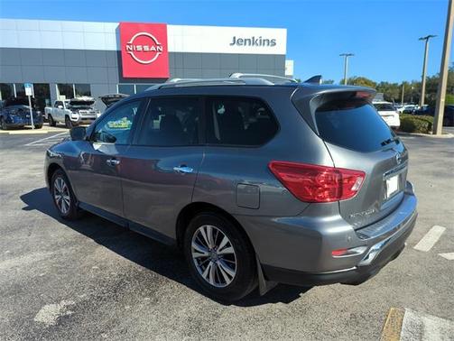 2020 Nissan Pathfinder SL