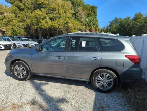 2020 Nissan Pathfinder SL