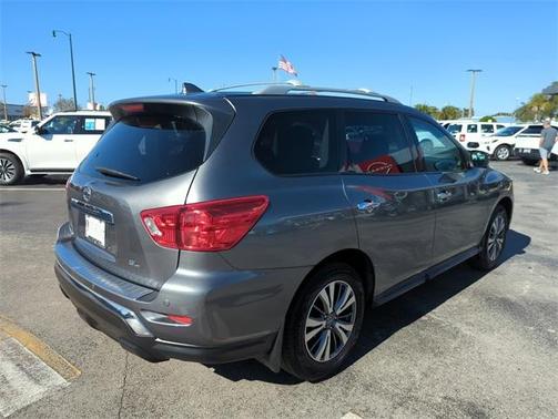 2020 Nissan Pathfinder SL