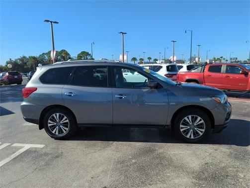 2020 Nissan Pathfinder SL