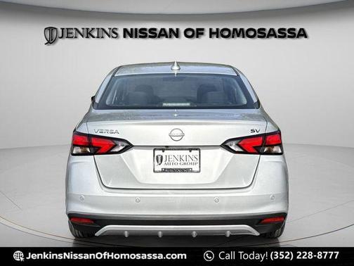 Brilliant Silver Metallic 2024 Nissan Versa 1.6 SV