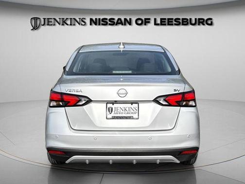 Brilliant Silver Metallic 2024 Nissan Versa 1.6 SV