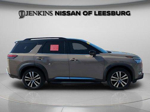 2023 Nissan Pathfinder Platinum