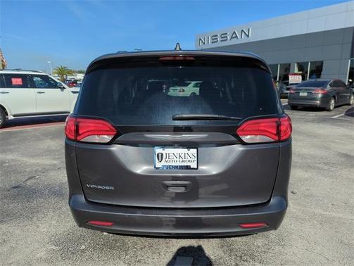 2021 Chrysler Voyager LXI