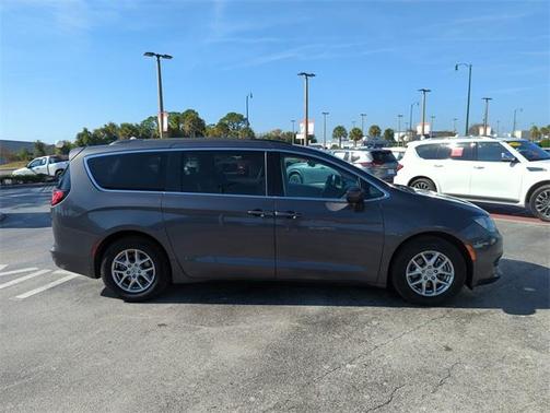2021 Chrysler Voyager LXI