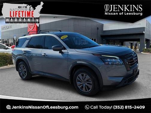 2023 Nissan Pathfinder SV