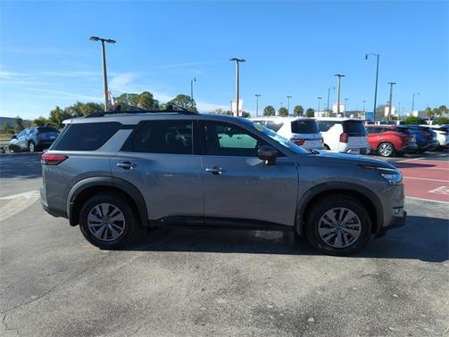 2023 Nissan Pathfinder SV