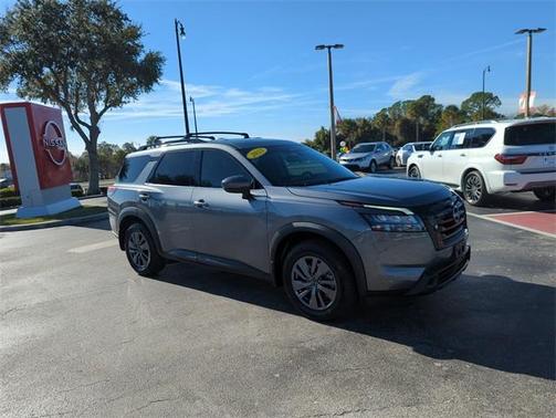 2023 Nissan Pathfinder SV